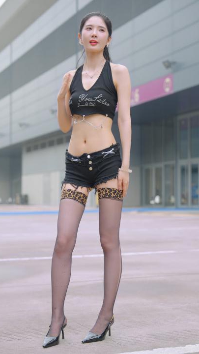 4K 2024深圳粵港澳大灣區車展 레이싱모델 Racing Model #诗佳 미니스커트 車模隨拍 LOOKBOOK 51-神兽街拍