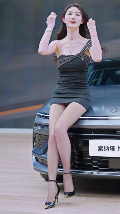 4K 2023廣州車展 레이싱모델 Racing Model Beautiful Girl 車模抖音網紅隨拍 19-神兽街拍